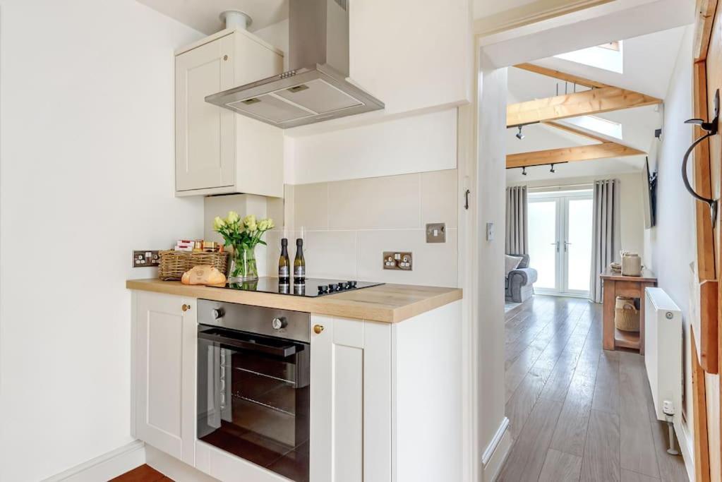 The Cowshed Apartment Farmborough Exterior photo