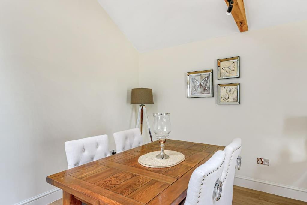 The Cowshed Apartment Farmborough Exterior photo